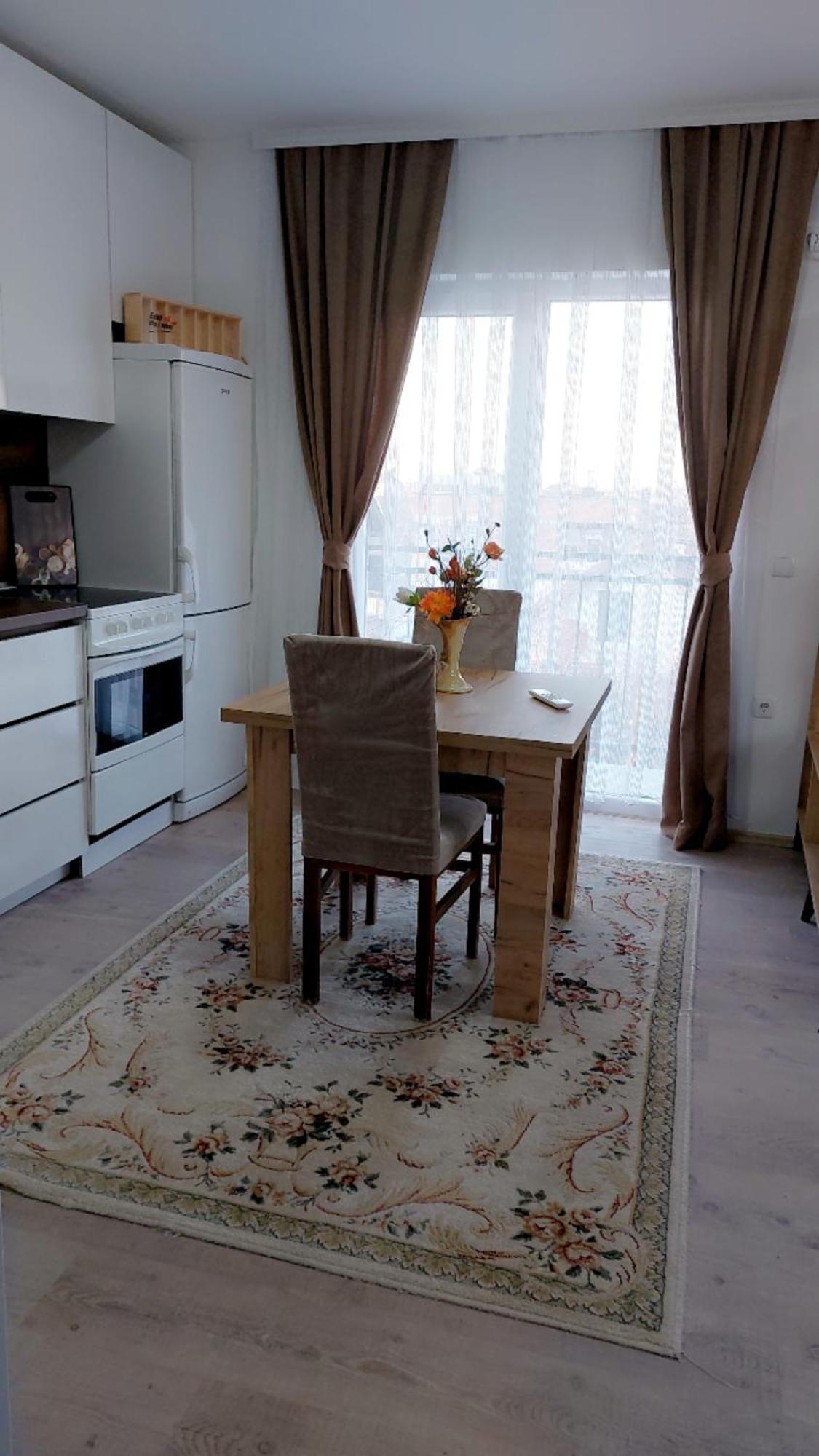 White Apartments Kosovo Polje Экстерьер фото